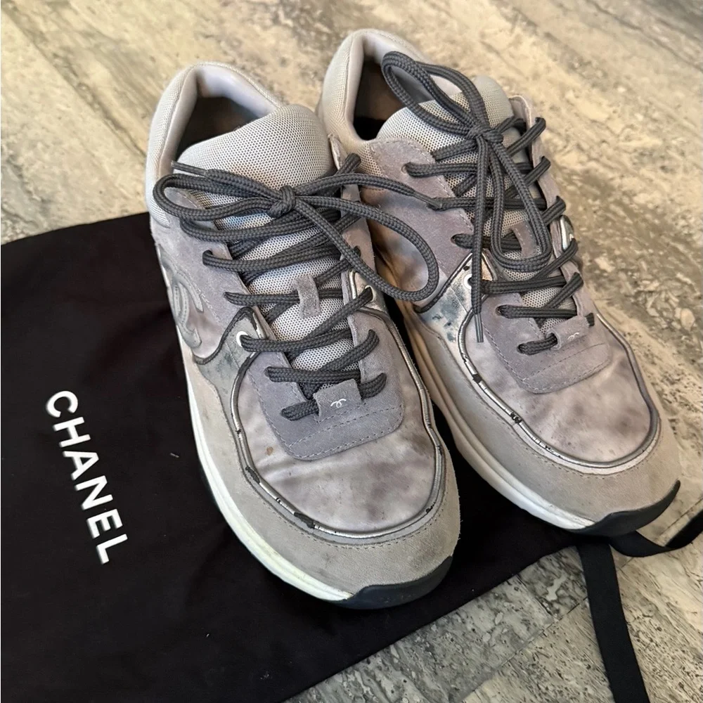 CHANEL Light Gray Suede CC Logo Sneakers